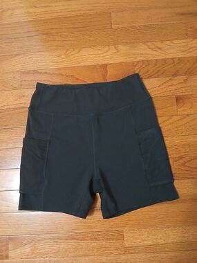 Mondetta Black High-Rise Bike Shorts with Side Pockets